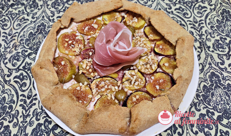 Crostata salata ai fichi con formaggio, prosciutto e miele