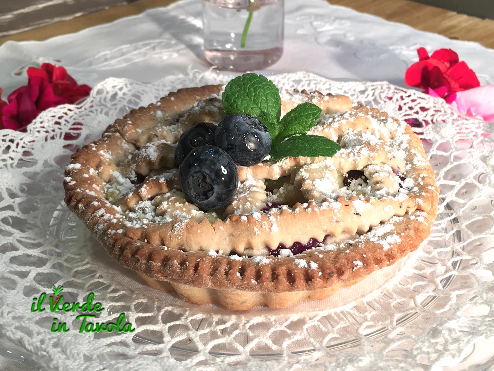 Crostatina alla crema con frolla ai mirtilli