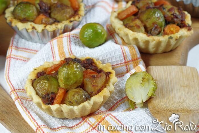 Crostatine con cavoletti di bruxelles sfiziose