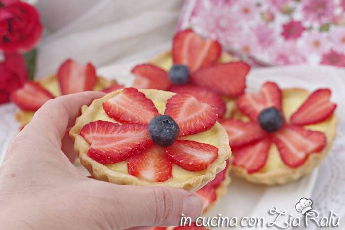 Crostatine crema e fragole