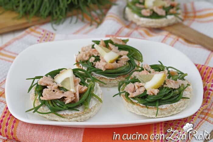 Crostini agretti e salmone – antipasto