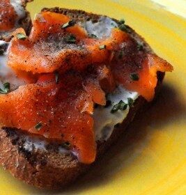 Crostini con il salmone affumicato