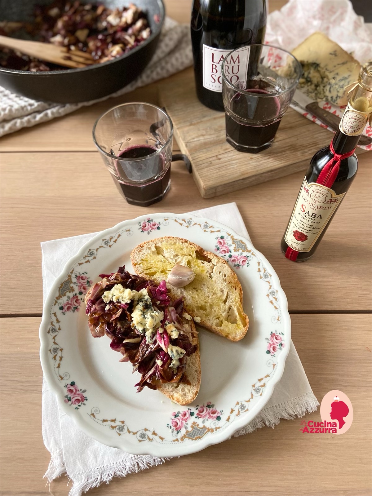 Crostone radicchio, stilton e aceto balsamico