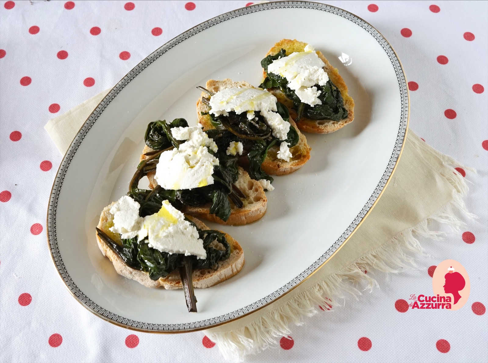 Crostoni con foglie di barberosse e ricotta di bufala