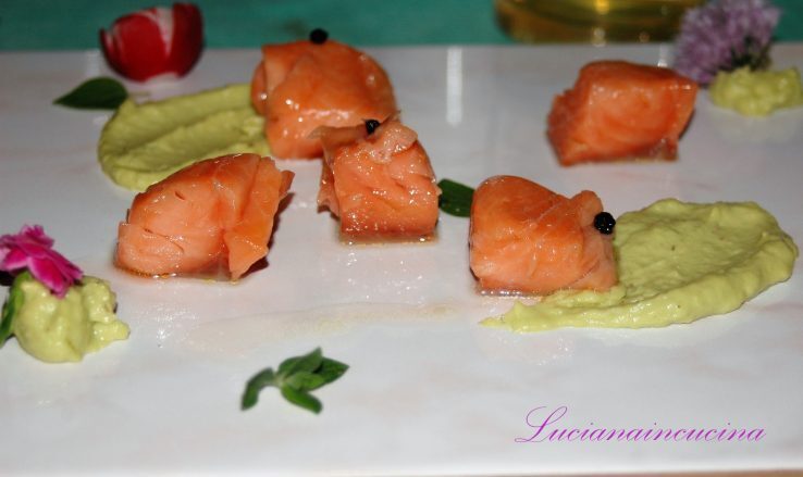 Cubi di salmone cotto a bassa temperatura