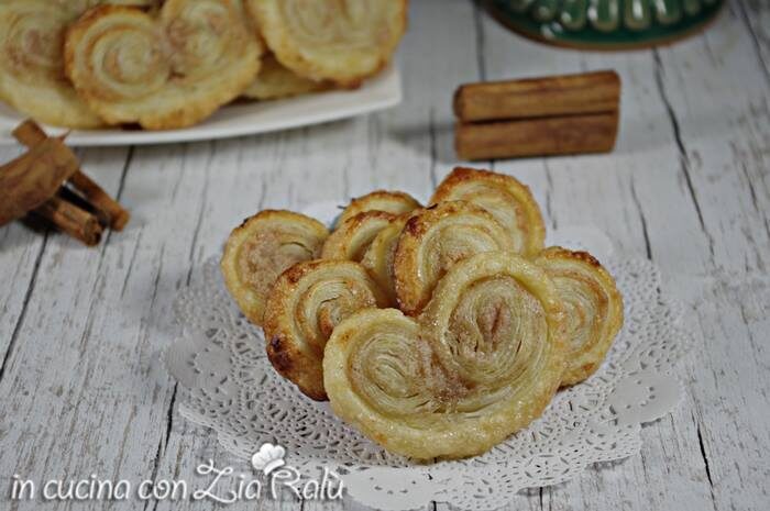Cuori di pasta sfoglia ricotta cannella