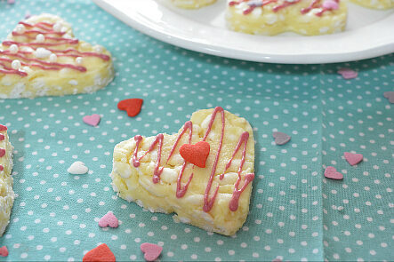 Cuori di riso soffiato e cioccolato bianco