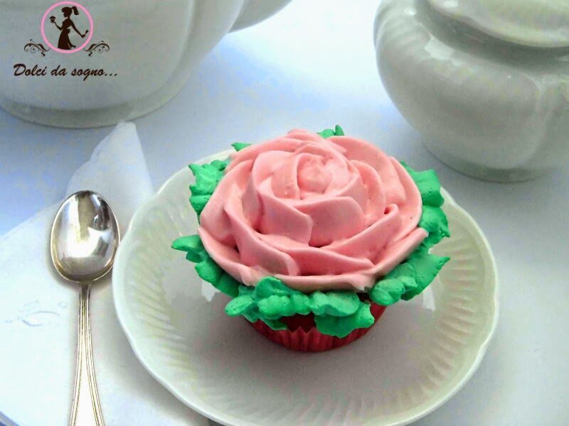 Cupcake con rosa al frosting