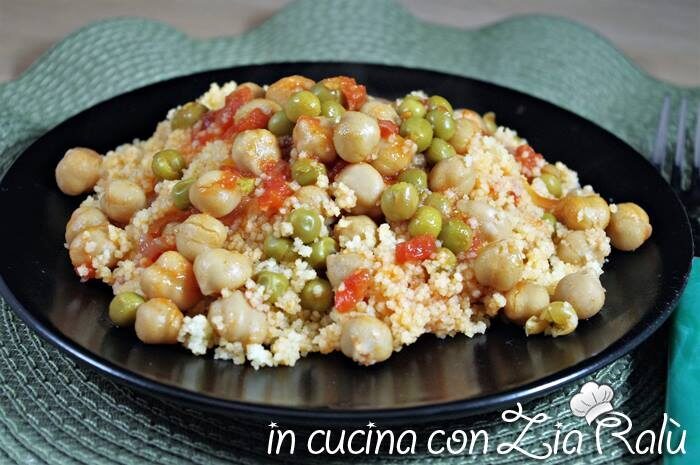Cuscus ceci piselli e pomodori