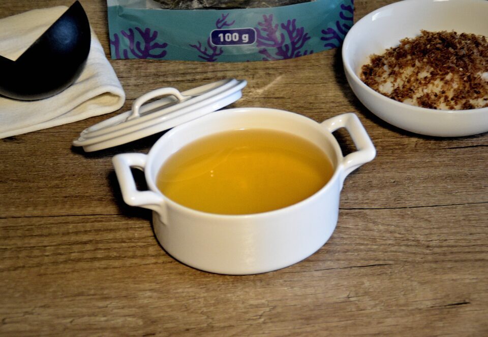 Dashi ricetta: brodo giapponese a base di katsuobushi