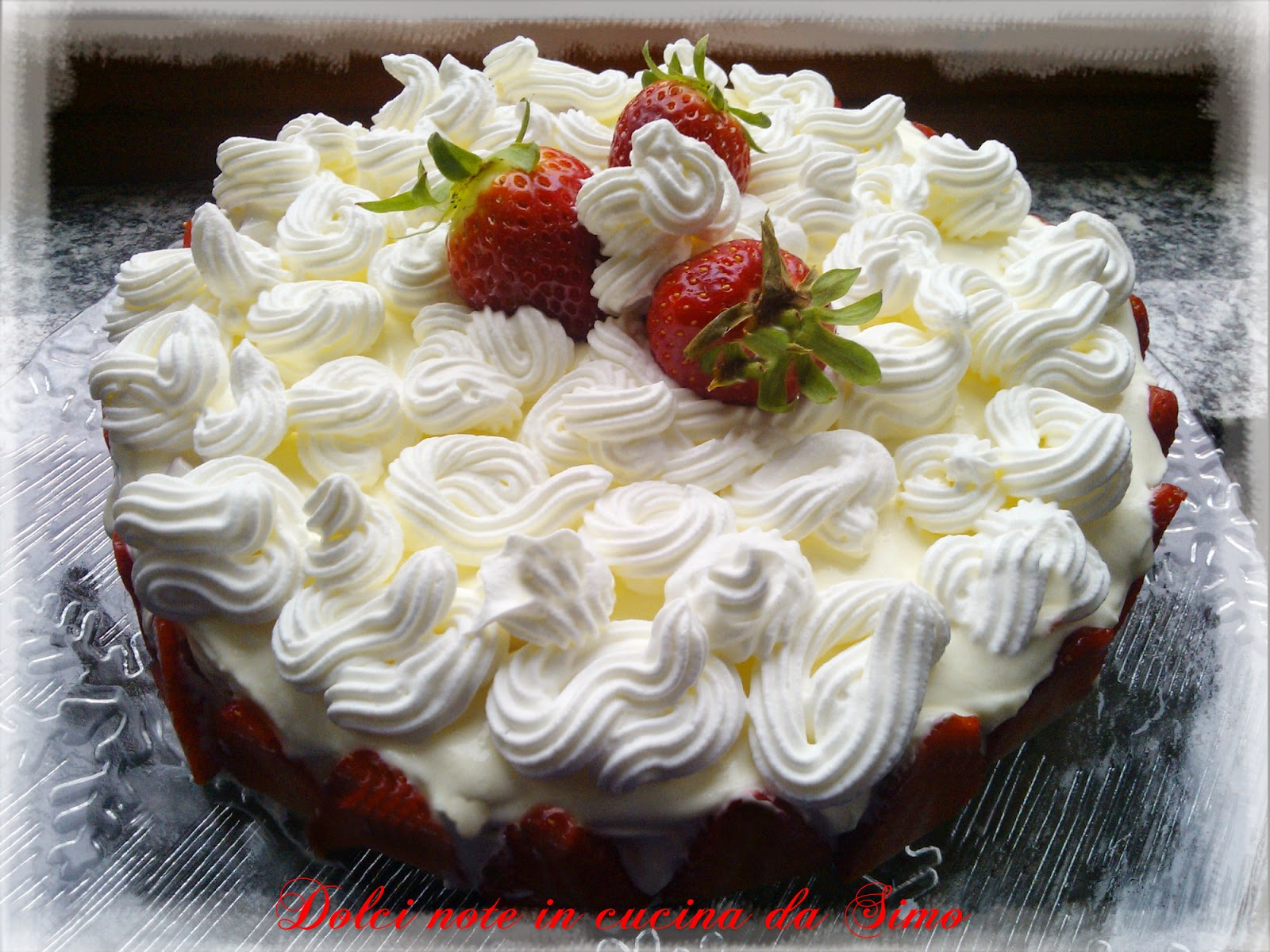 Dolce di fragole panna e mascarpone