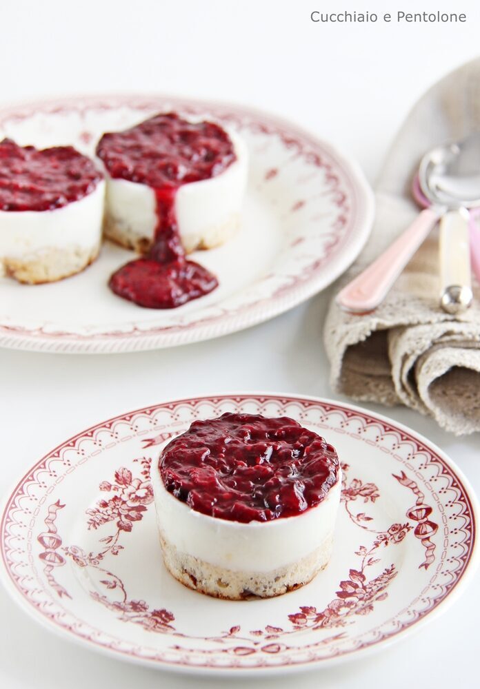 Dolce freddo allo yogurt, more e wafer alla vaniglia iperproteici