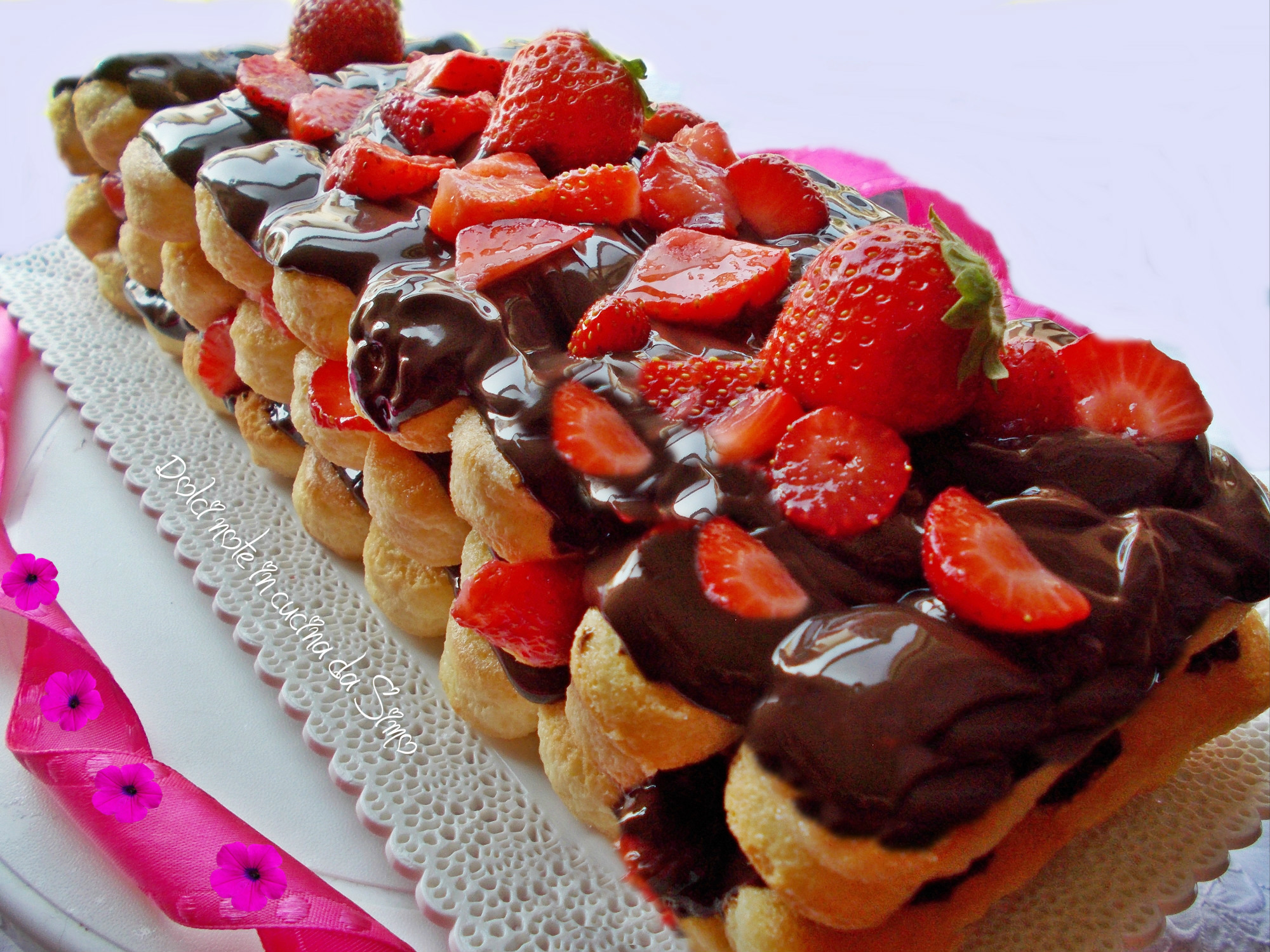Dolce freddo cioccolato e fragole