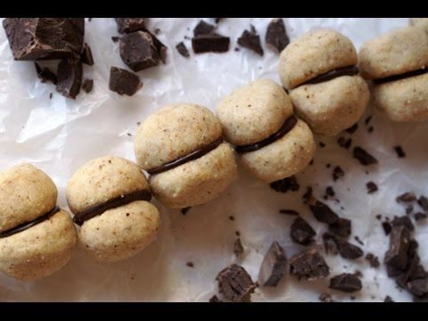 Dolci tipici piemontesi :baci di dama