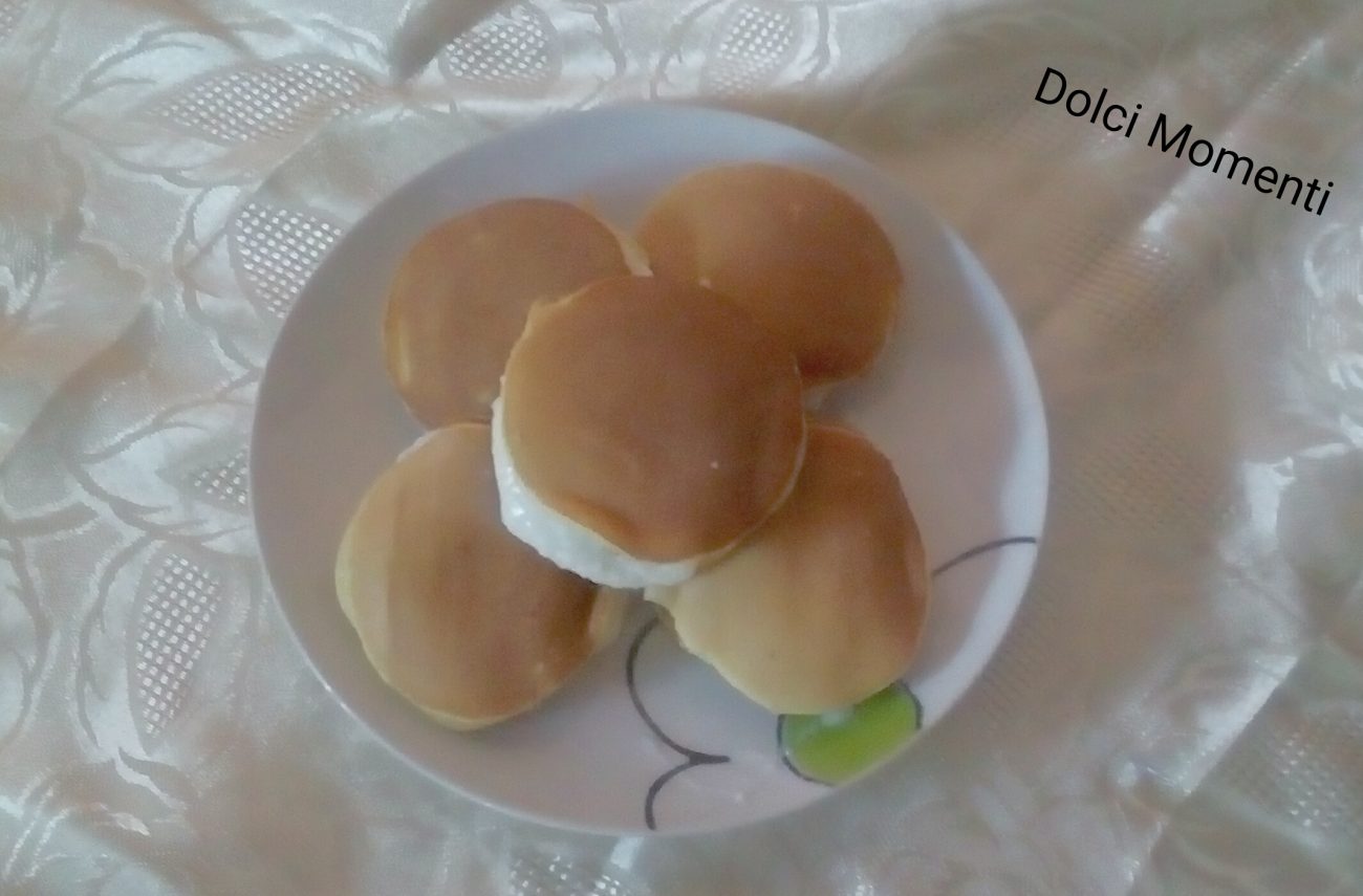 Dorayaki al cocco farciti con crema al cocco