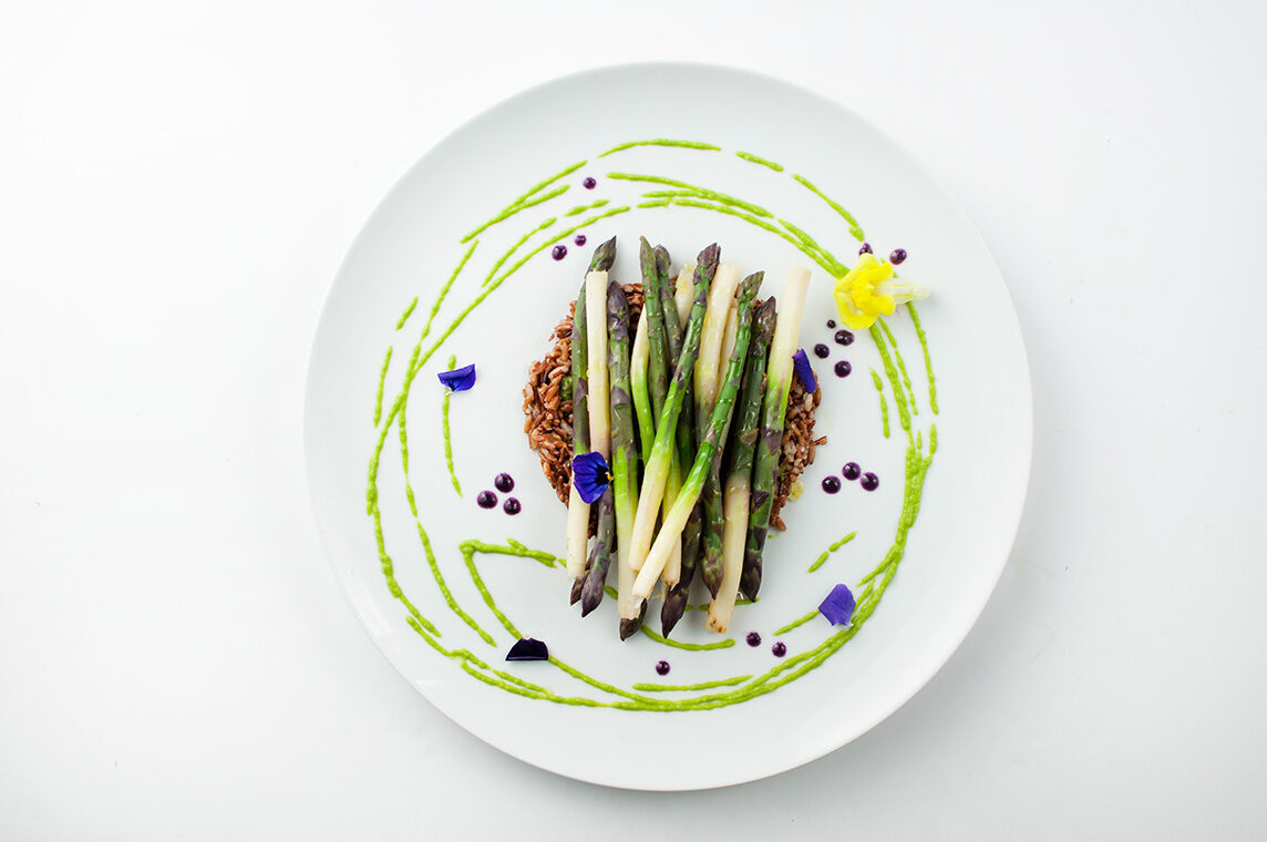 Ermes agli asparagi ed erbe di campo