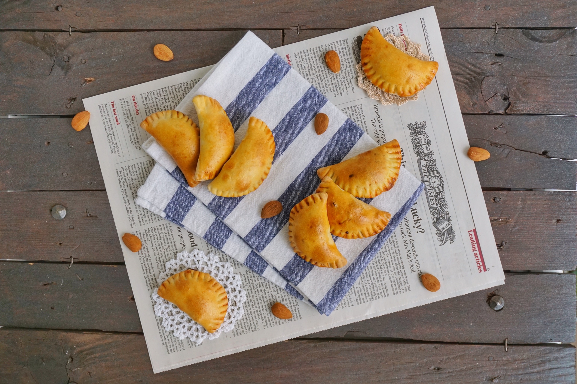 Fagottini con marmellata, frutta secca e cioccolato