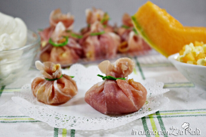 Fagottini prosciutto melone e mozzarella