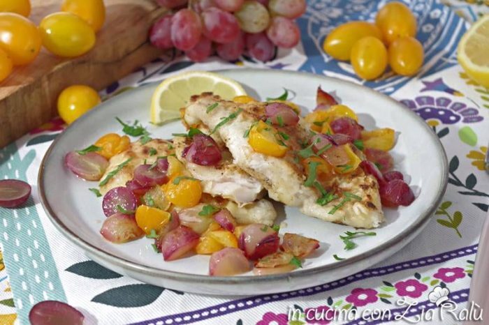 Filetti di pesce uva e pomodorini