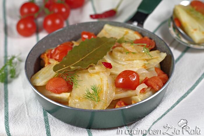 Finocchi in padella al pomodoro