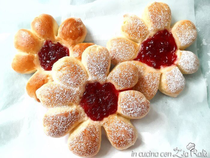 Fiori di pasta brioche soffici