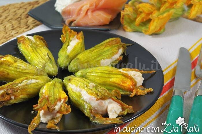 Fiori di zucca ripieni di ricotta salmone