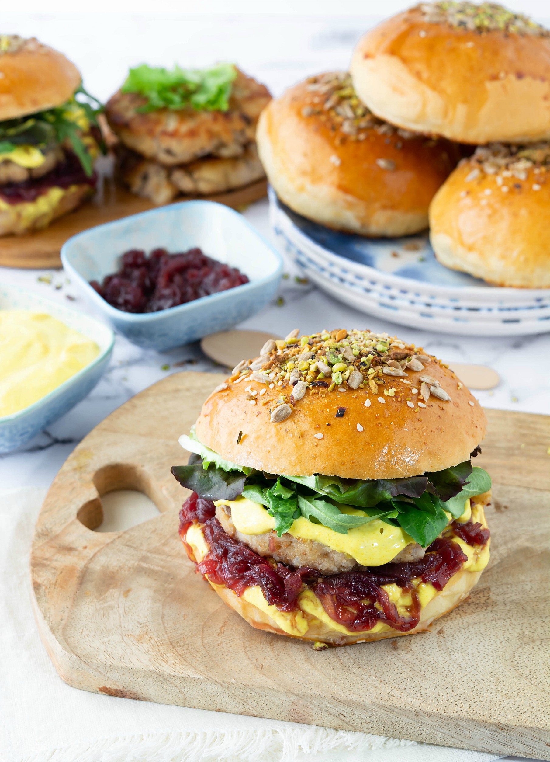 Fish burger di pesce spada con cipolla rossa caramellata e maionese agli agrumi
