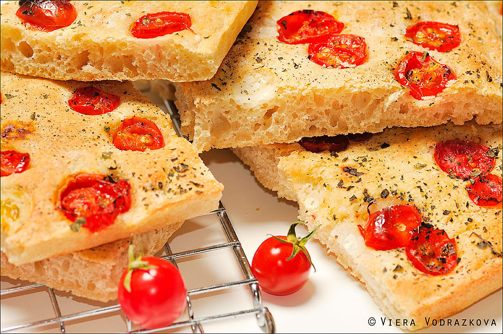Focaccia ai pomodorini