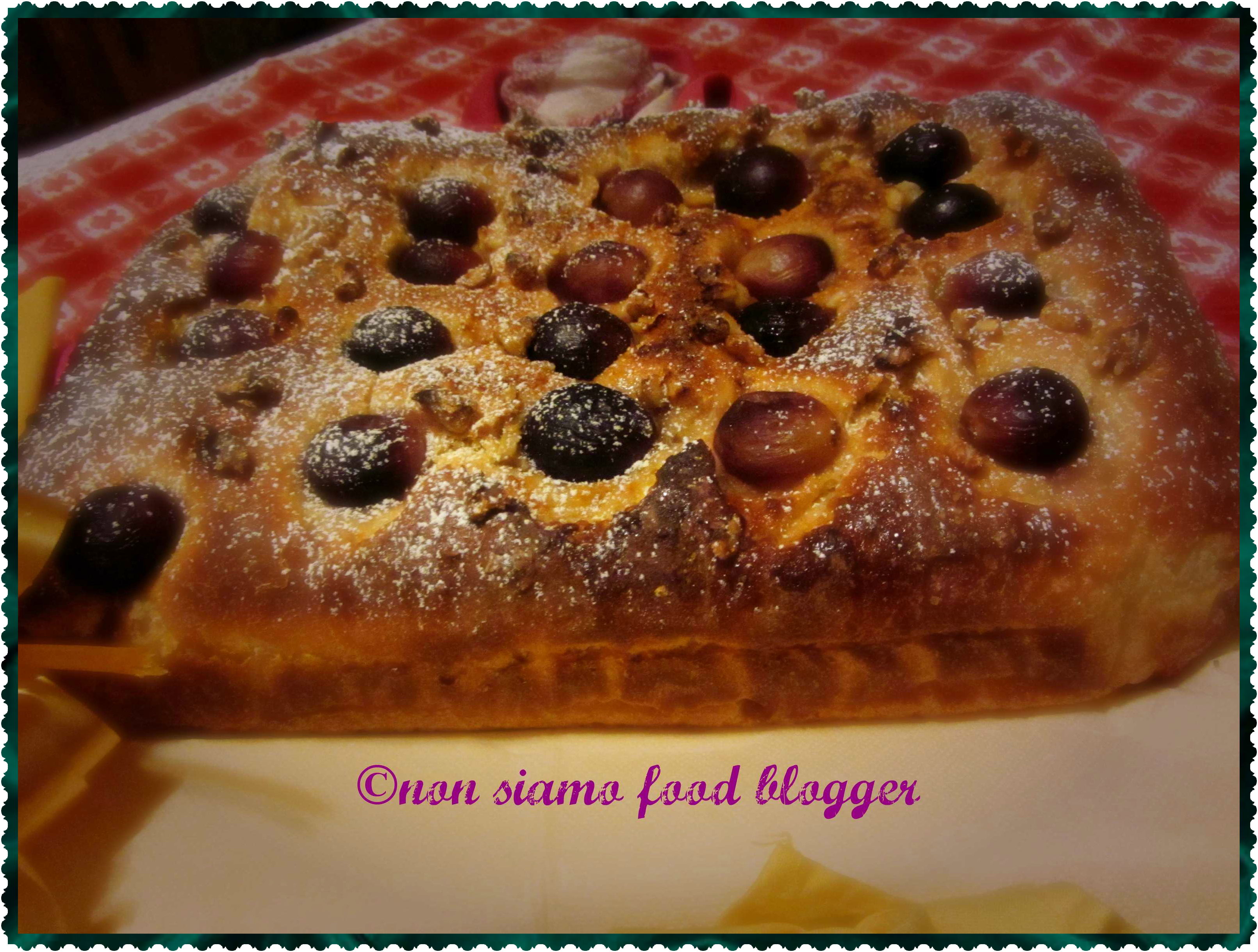 Focaccia dolce all’uva con zucca e noci