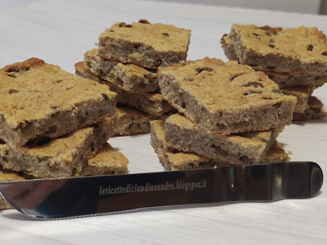 Focaccia integrale alle olive senza lievitazione