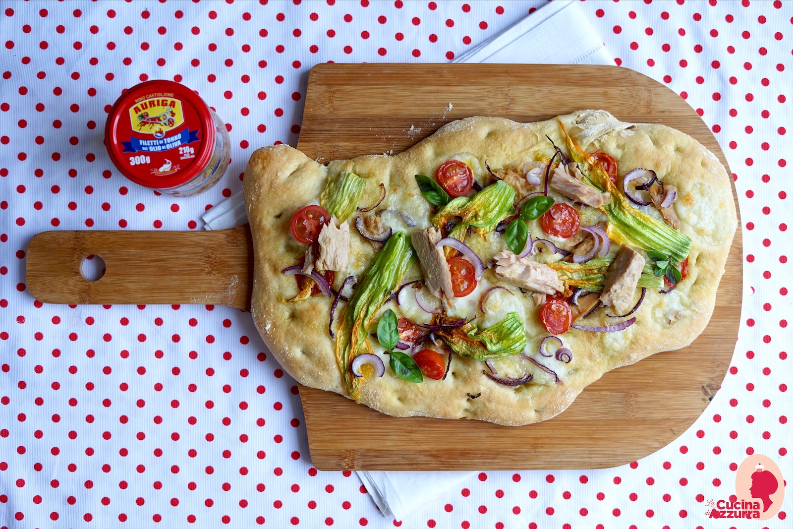 Focaccia Rurale con Tonno, Cipolla e Verdurine di Stagione