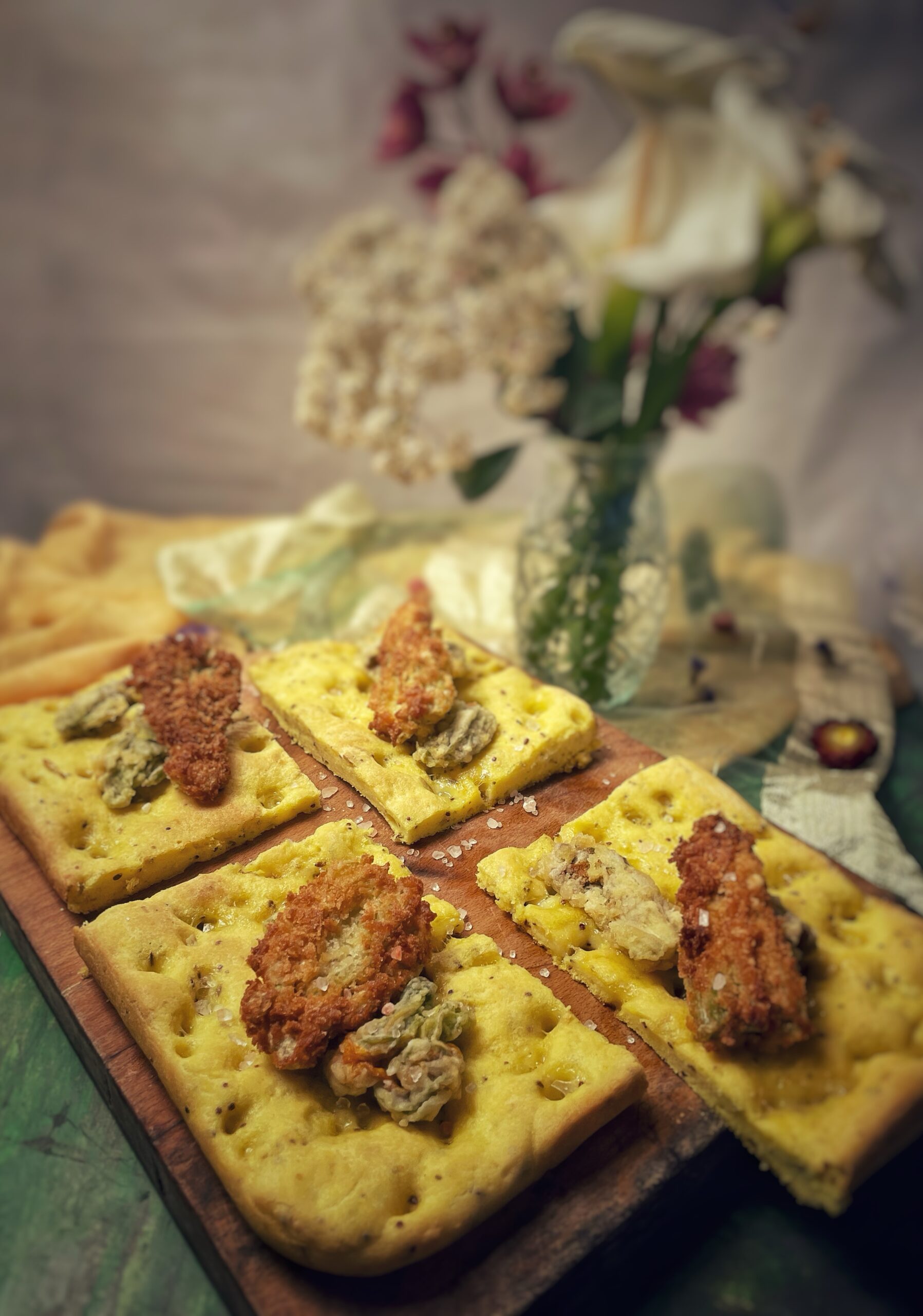 Focaccia senza glutine con fiori di zucca fritti