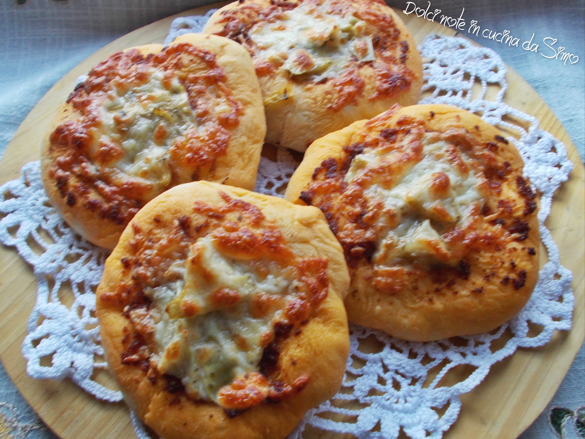 Focaccine farcite con pate’ di pomodori secchi