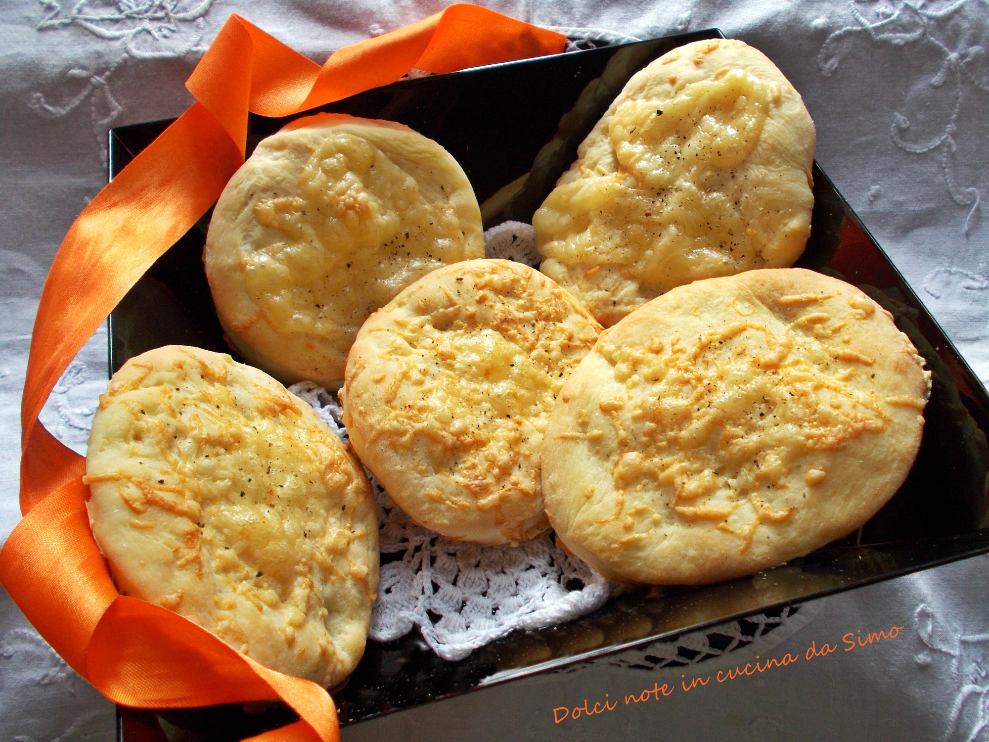 Focaccine golose al formaggio