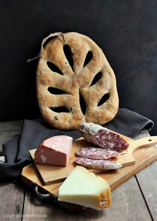 Fougasse provenzale alla senape, olive e origano