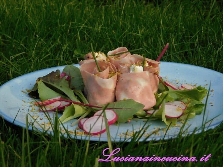 Freschi rotolini alla mortadella