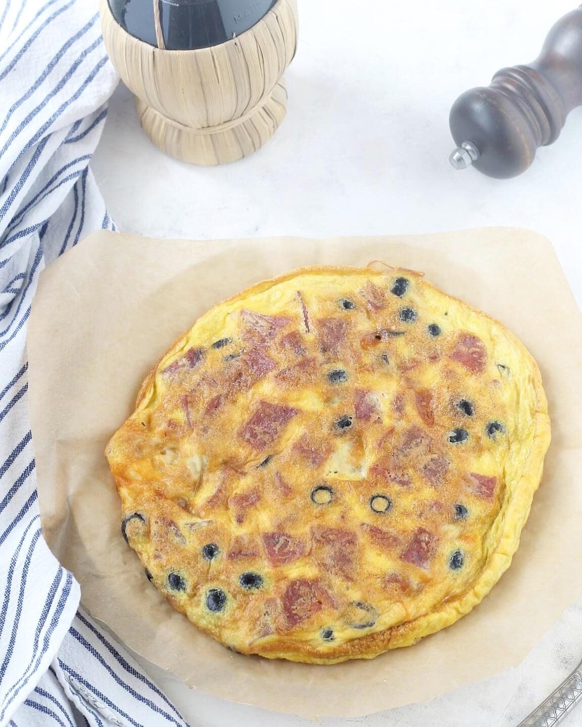 Frittata di salame, olive e provola