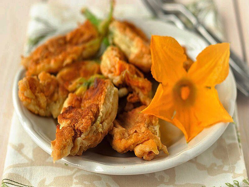 Frittelle dolci di fiori di zucchina