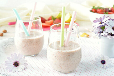Frullato di fragole e mela all’avena