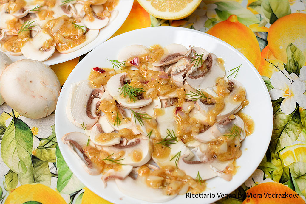 Funghi crudi alla salsa di miso senza glutine