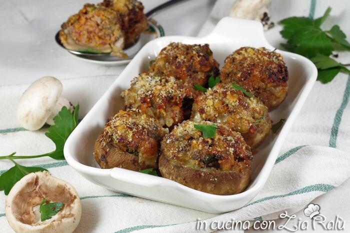 Funghi ripieni di carne gratinati