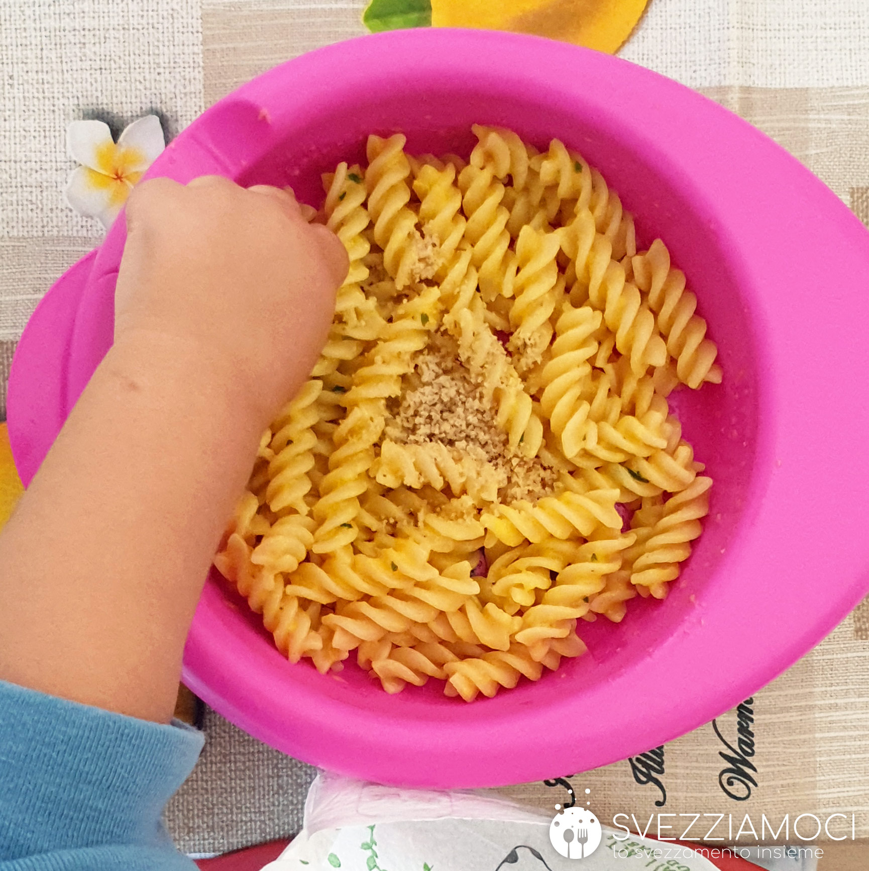 Fusilli alla crema di peperoni e yogurt con noci