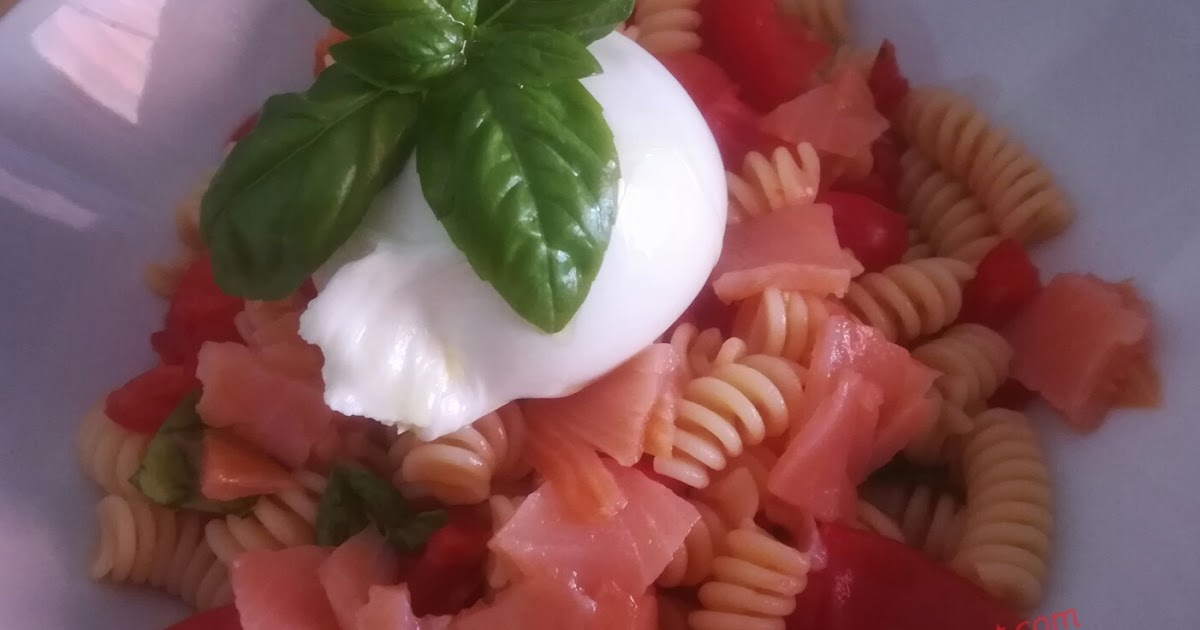 Fusilli alla crudaiola con burrata e salmone affumicato