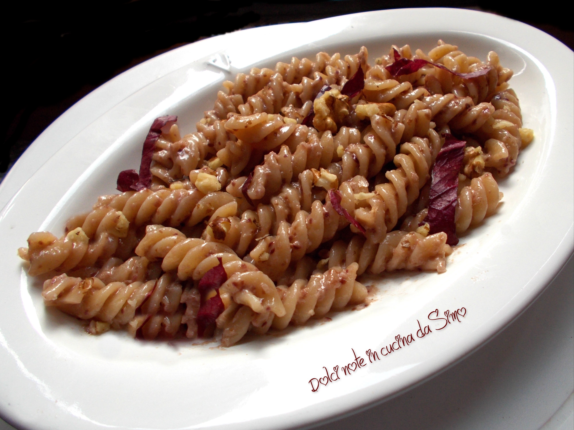Fusilli cremosi radicchio e noci