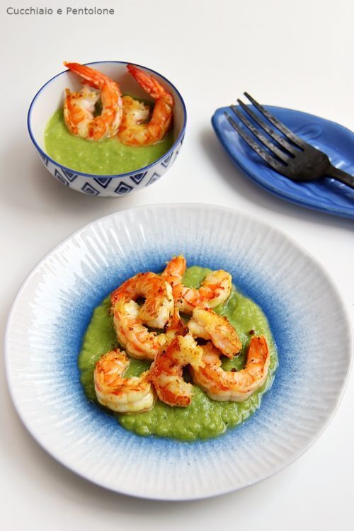 Gamberi al curry e crema di piselli