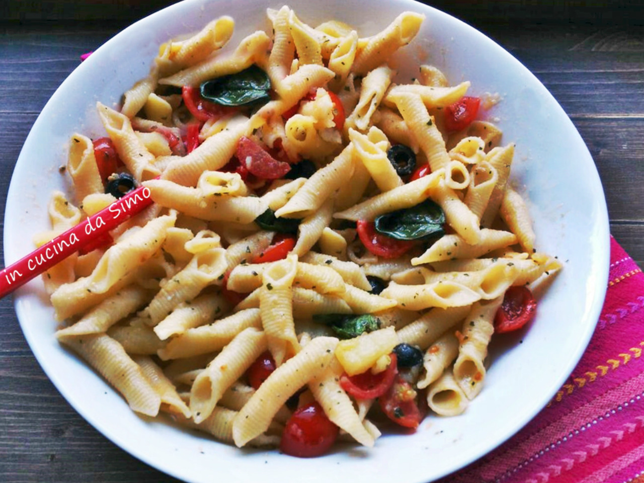 Garganelli estivi con patate pesto e pomodorini