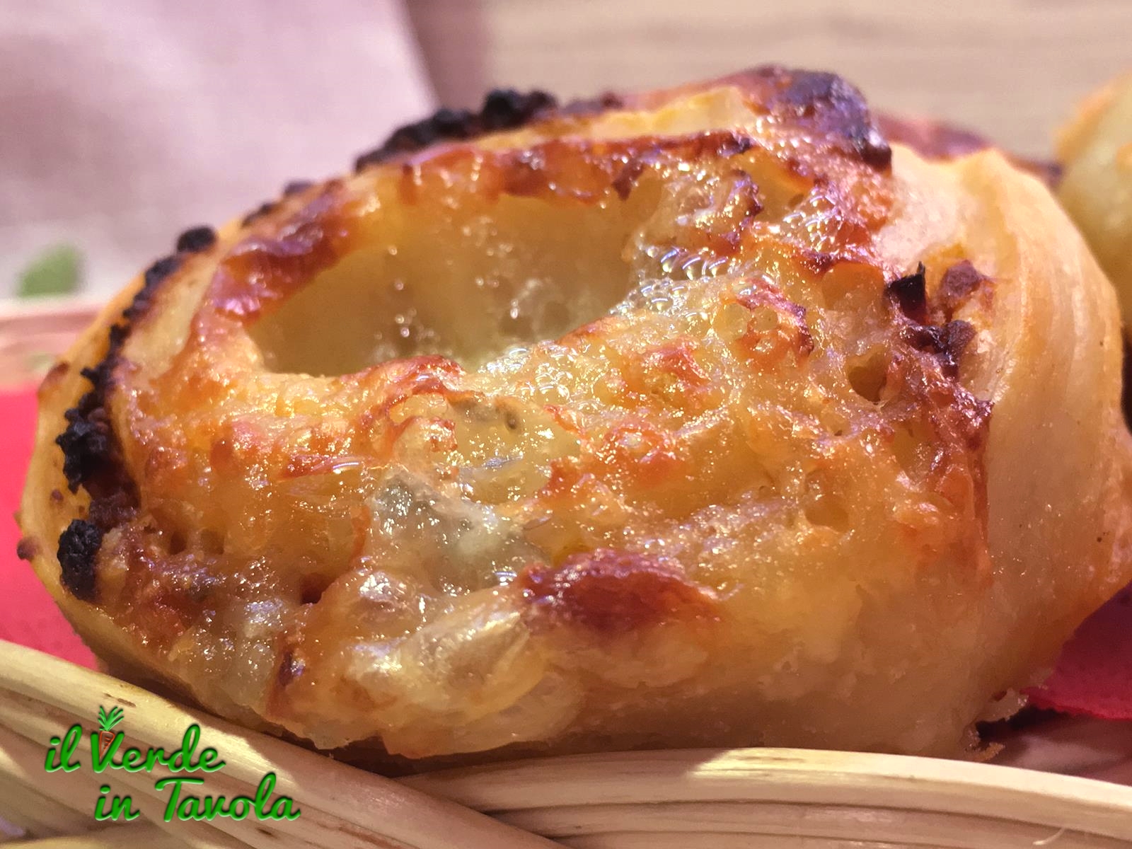 Girandole di pane con mozzarella e gorgonzola – videoricetta
