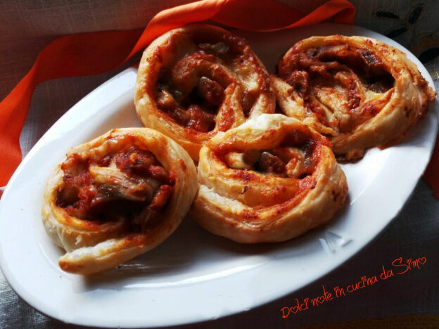 Girelle di sfoglia filanti con le melanzane
