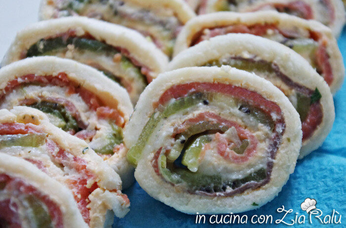 Girelle salmone e kiwi-fresco antipasto