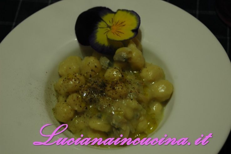 Gnocchi al baccalà con vongole veraci